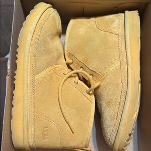 UGG grade school 6y
